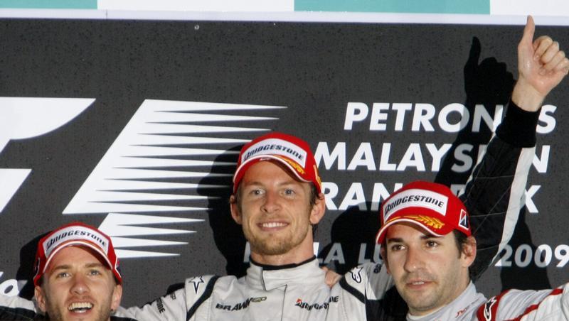 Nick Heidfeld (r), Jenson Button (m) und Timo Glock strahlen auf dem Siegertreppchen in Sepang. Nick Heidfeld (r), Jenson Button (m) und Timo Glock strahlen auf dem Siegertreppchen in Sepang.