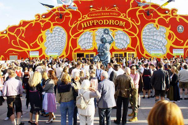 So zünftig feierten die Promis im Hippodrom von Wiesn-Wirt Sepp Krätz auf dem Frühlingsfest und in der Alten Kongresshalle beim "Tracht & Pracht Clubbing".