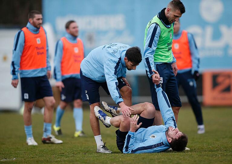 Ohne Wolf, mit Mölders: Die Bilder vom ersten Löwen-Training 2016.