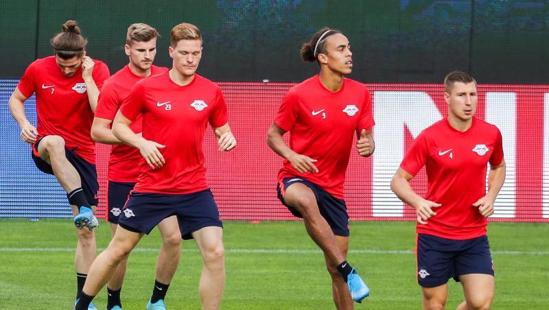 Die Leipziger starten ohne Nationalspieler Lukas Klostermann in Lissabon. Die Leipziger starten ohne Nationalspieler Lukas Klostermann in Lissabon.