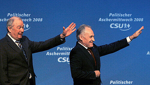 Das Tandem: Günther Beckstein (l.) und Erwin Huber beim Politischen Aschermittwoch in Passau - Die Rolle noch nicht gefunden? Das Tandem: Günther Beckstein (l.) und Erwin Huber beim Politischen Aschermittwoch in Passau - Die Rolle noch nicht gefunden?