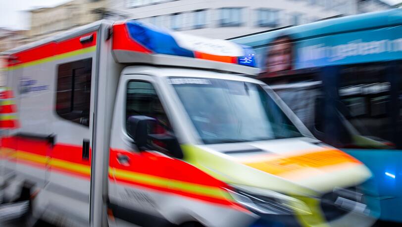 Beide Frauen wurden in ein Krankenhaus gebracht. (Symbolbild)