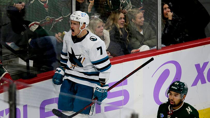 Gefeierter Mann der Sharks: Nico Sturm (7).