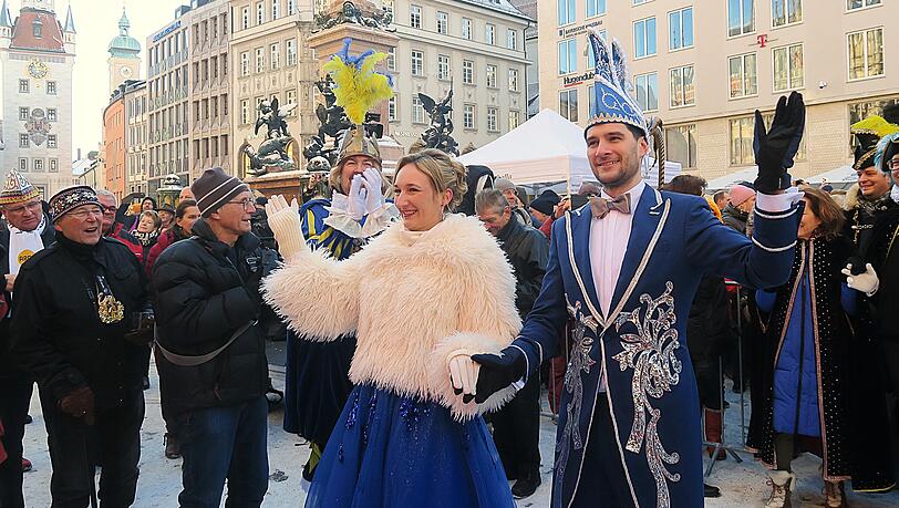 Stephan I. und Samantha I. sind das amtierende offizielle Münchner Prinzenpaar, ausgewählt von der Faschingsgesellschaft Narrhalla. Stephan I. und Samantha I. sind das amtierende offizielle Münchner Prinzenpaar, ausgewählt von der Faschingsgesellschaft Narrhalla.