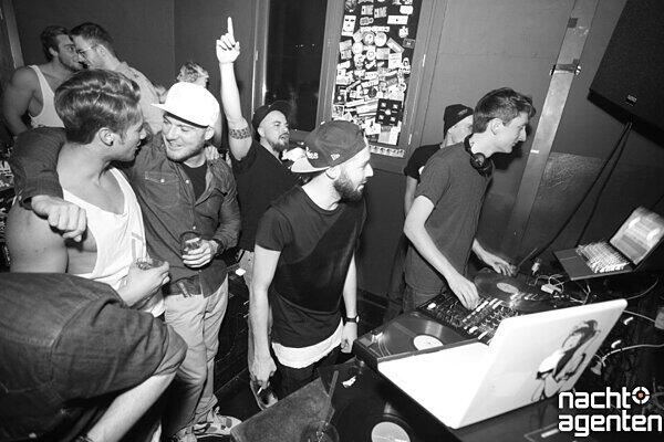 Nice! im Crux. Gute Musik für "böse" Typen. Mehr Bilder: www.nachtagenten.de