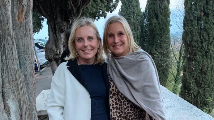 Jetzt erobern sie das Platzl: Münchens Geheimtipp-Gastronominnen Irene Scopel und Lisa Strauss (r., Kleines Kameel).