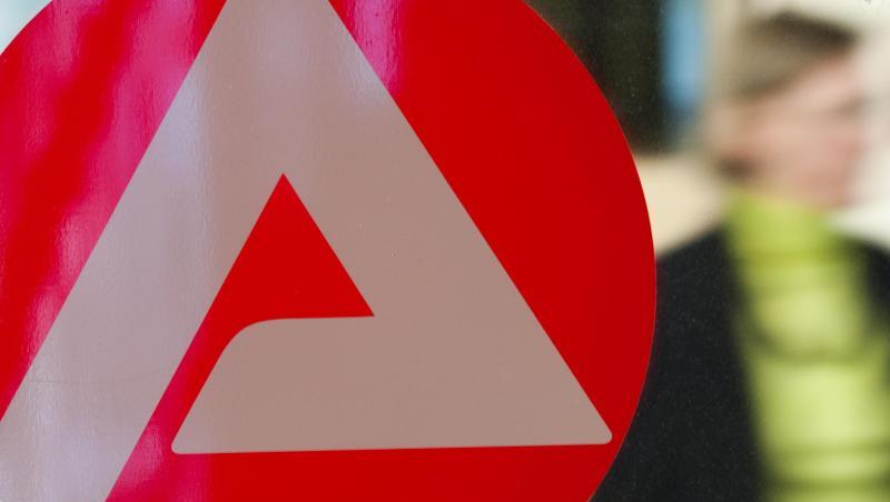 Konjunkturforscher rechnen 2020 mit mehr Arbeitslosen. Konjunkturforscher rechnen 2020 mit mehr Arbeitslosen.