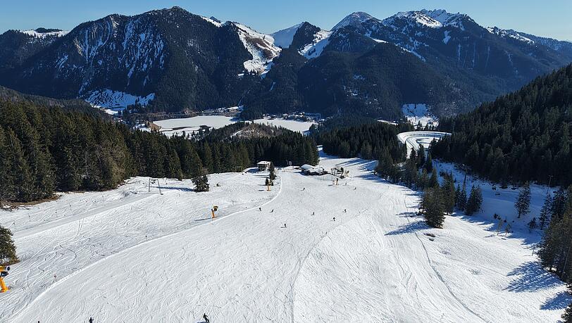 Am Spitzingsee wurde die Skisaison wegen der j&uuml;ngsten Schneef&auml;lle bis zum Karfreitag verl&auml;ngert.