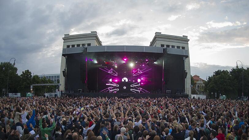 Im Sommer ist der K&ouml;nigsplatz ein beliebter Konzertort.