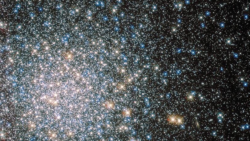 Der Kugelsternhaufen namens "Messier 5". Der Kugelsternhaufen namens "Messier 5".