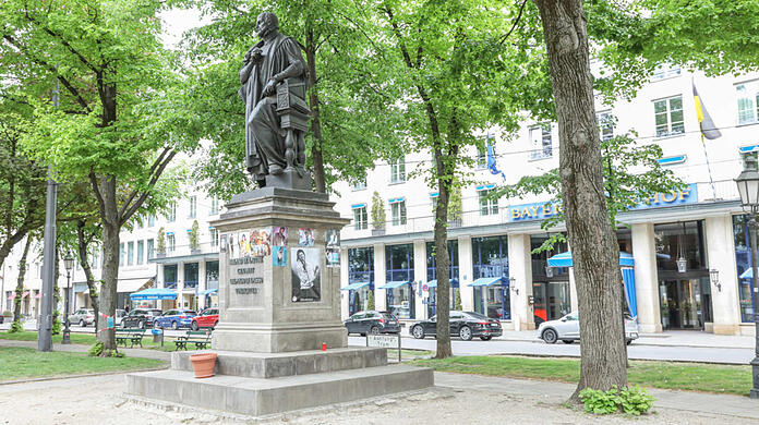 Am Wochenende sah das Denkmal auf einmal wieder aus, wie es eigentlich aussehen soll.