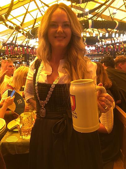 Prost! Bürgermeisterin Mona Fuchs geht nach eigenen Angaben heuer 14 Mal auf die Wiesn. Prost! Bürgermeisterin Mona Fuchs geht nach eigenen Angaben heuer 14 Mal auf die Wiesn.