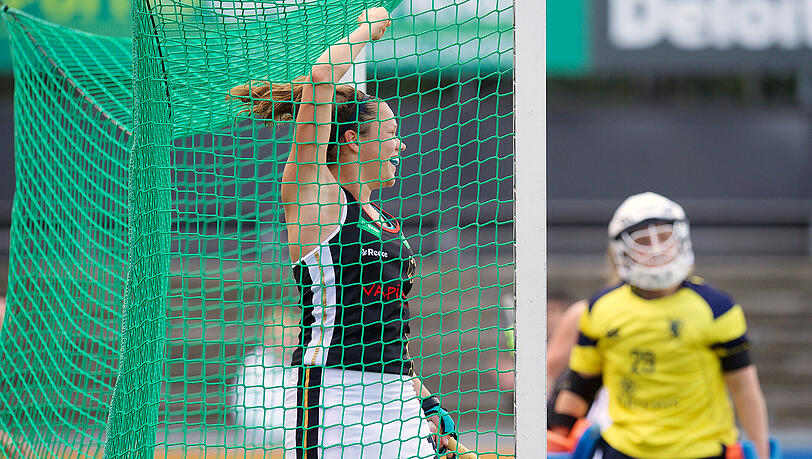 Charlotte Stapenhorst traf bereits in der 1. Spielminute für die deutsche Mannschaft. Charlotte Stapenhorst traf bereits in der 1. Spielminute für die deutsche Mannschaft.