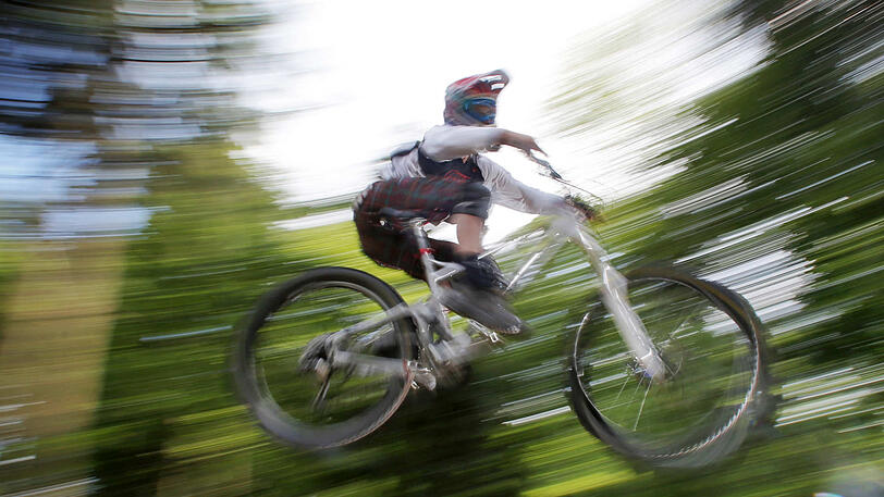 Im Landkreis Miesbach kommt es immer wieder zu Konflikten mit Mountainbikern. (Symbolbild)