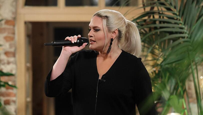 Sarah Knappik rappte für ihre Mitcamper.