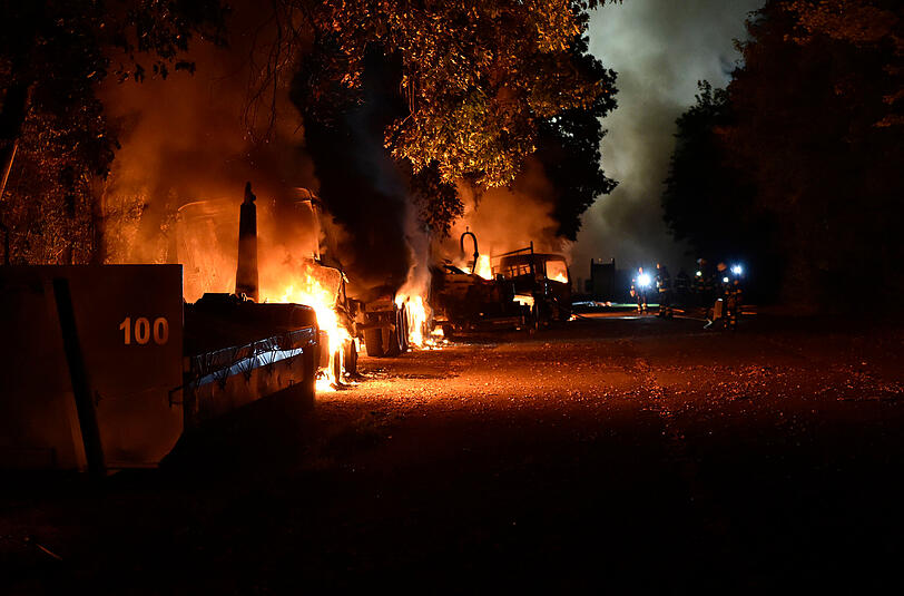 Die Bilder vom Feuerwehreinsatz in der Siemensallee.