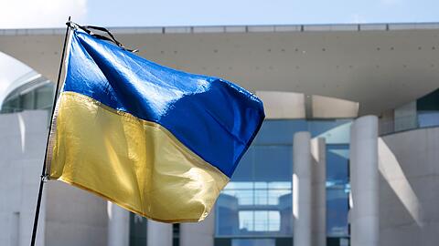 "Das Verbot ukrainischer Flaggen ist – mit den Worten des Gerichts – offensichtlich rechtswidrig", sagt Anwalt Patrick Heinemann, der den ukrainischen Verein Vitsche vertritt.