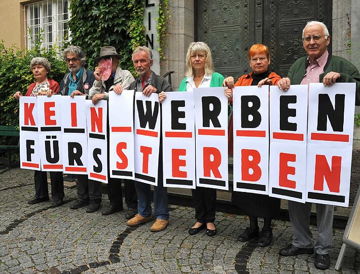 "Kein Werben für's Sterben": So ruft eine Bürgerinitiative zum friedlichen Protest gegen den öffentlichen Beförderungsappell der Bundeswehr am Freitag auf.