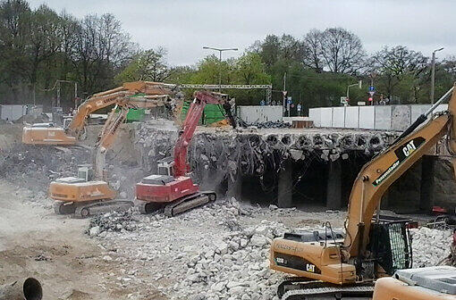 So spektakulär war der Abbruch der alten Brücke über die A96.