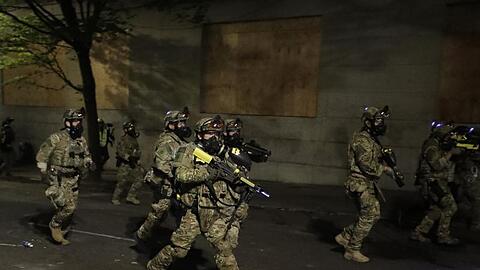 Bundespolizisten am Rande eines "Black-Lives-Matter"-Protests in Portland.