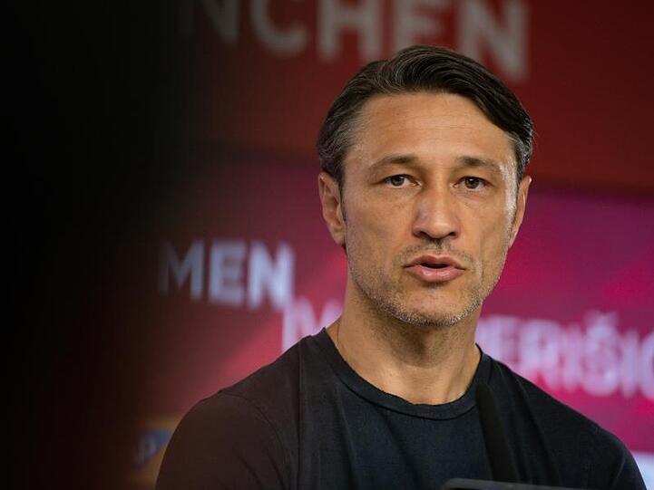 Trainer Niko Kovac blickt in die Runde. Foto: Daniel Kopatsch/Getty Images Europe/FC Bayern München