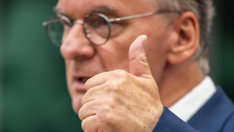 Angebote "in alle Richtungen machen, die sich für uns demokratisch anbieten": Reiner Haseloff.