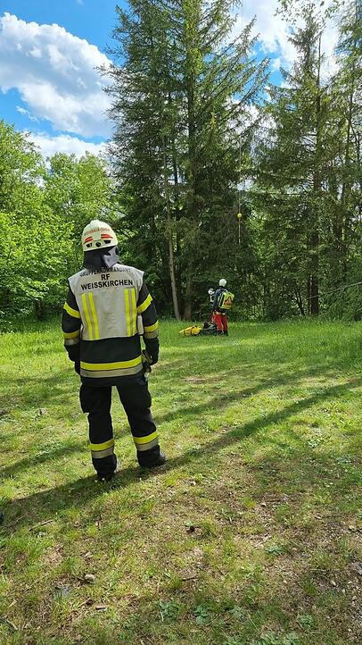 Die Einsatzkräfte in Eppenstein beim Bergungseinsatz. Foto: Freiwillige Feuerwehr Weißkirchen Die Einsatzkräfte in Eppenstein beim Bergungseinsatz. Foto: Freiwillige Feuerwehr Weißkirchen