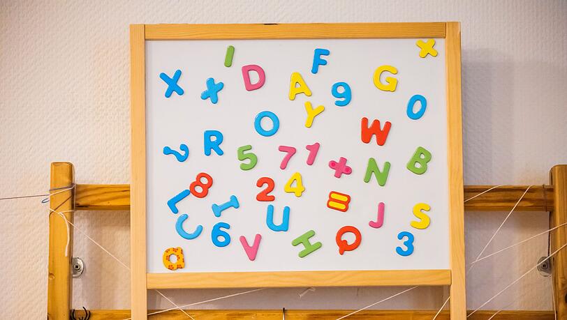 Die Grünen fordern eine deutliche Ausweitung der Vorschul-Angebote in Kindergärten. (Archivbild)
