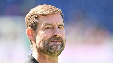 Thomas Kleine darf als Trainer in Fürth bleiben.