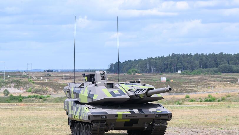 Der Rheinmetall-Panzer KF 51 Panther. Der D&uuml;sseldorfer Konzern kann nun nach Genehmigung des Bundeskartellamts gemeinsam mit KNDS Deutschland einen neuen Panzer f&uuml;r die Bundeswehr entwickeln. (Archivbild)