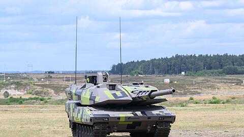 Der Rheinmetall-Panzer KF 51 Panther. Der Düsseldorfer Konzern kann nun nach Genehmigung des Bundeskartellamts gemeinsam mit KNDS Deutschland einen neuen Panzer für die Bundeswehr entwickeln. (Archivbild)