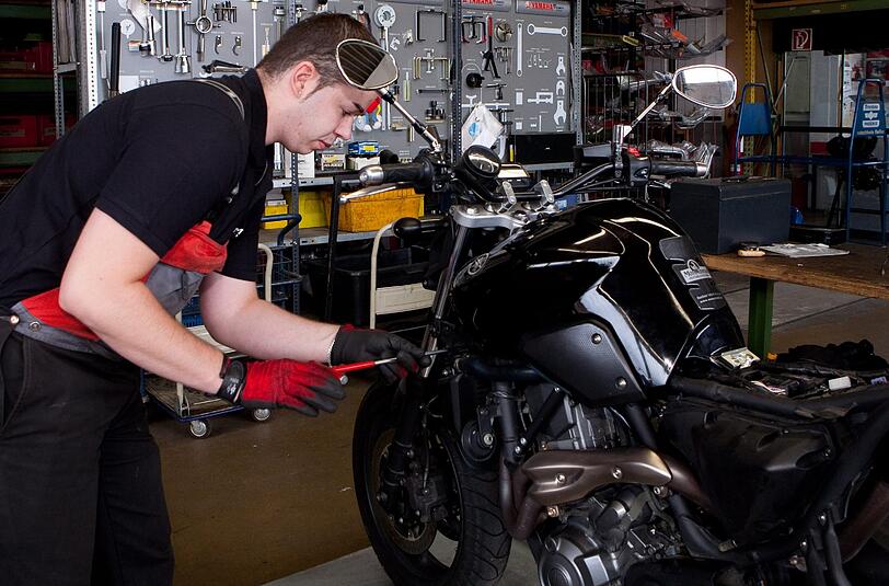 Das sollten Sie vor dem Start in die neue Motorradsaison unbedingt machen: das Fahrzeug gründlich durchchecken.
