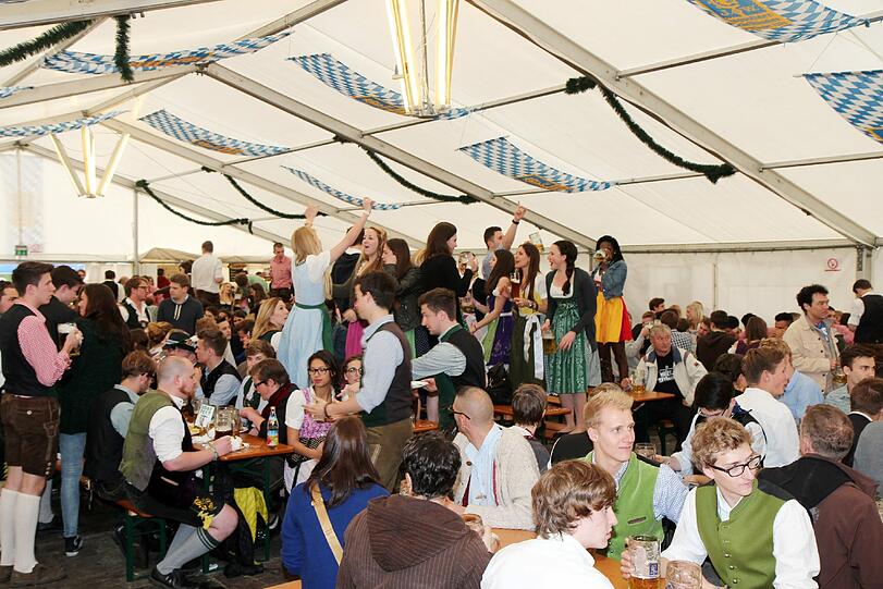 Selten ist eine Veranstaltung in Harlaching so umstritten gewesen wie das diesjährige Burschenfest. Die AZ hat sich selber ein Bild gemacht.