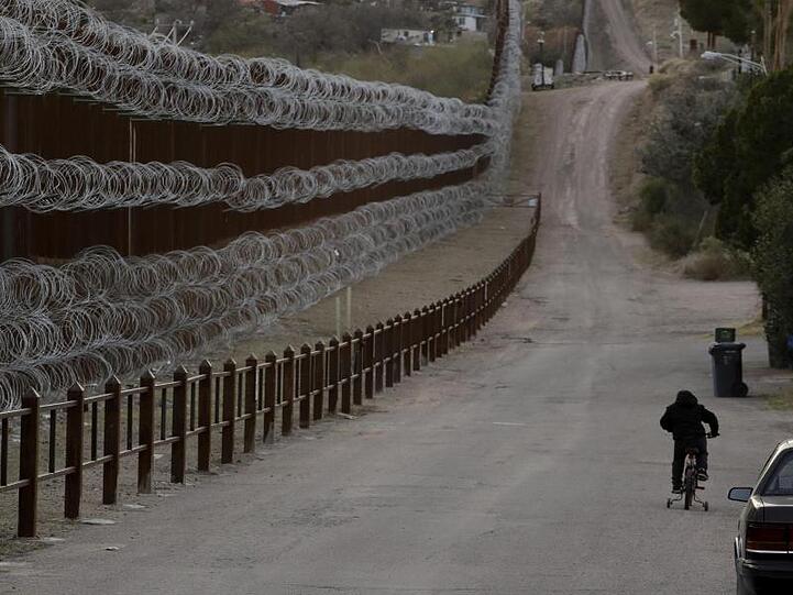 Grenzanlage zwischen den USA und Mexiko bei Nogales.