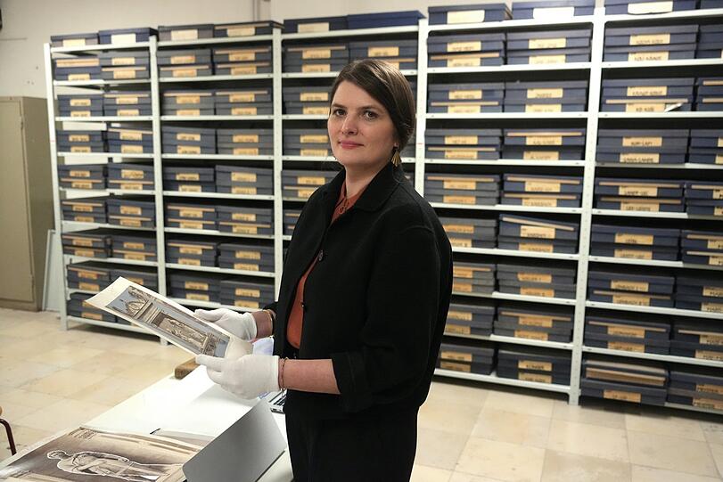 Kunsthistorikerin Franziska Lampe hat noch viel Arbeit vor sich, um das entdeckte Archiv wissenschaftlich aufzuarbeiten.