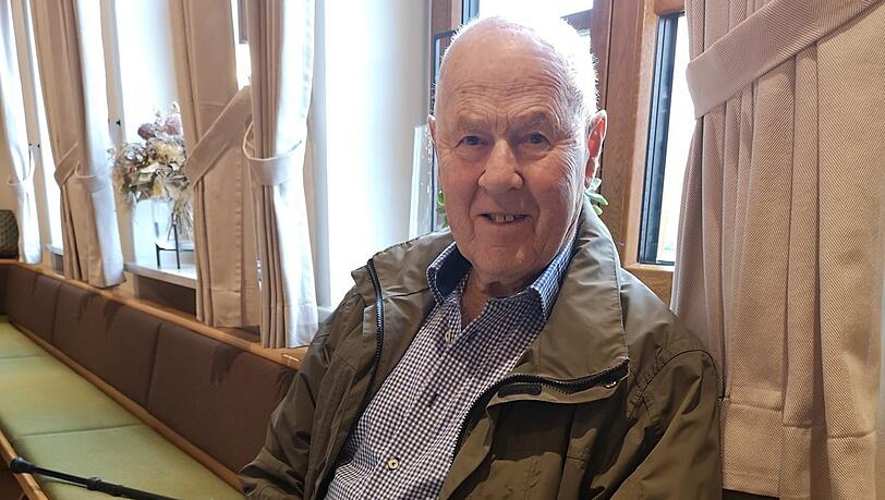 Christa Jones' Vater Heinz K. ist Anfang Februar im Alter von 88 Jahren gestorben. Vorher hatte er sich im Senioren-Wohnpark mit dem Coronavirus infiziert. "Die haben da alle versagt, die Zustände sind katastrophal", sagt Jones am Dienstag im AZ-Gespräch. Christa Jones' Vater Heinz K. ist Anfang Februar im Alter von 88 Jahren gestorben. Vorher hatte er sich im Senioren-Wohnpark mit dem Coronavirus infiziert. "Die haben da alle versagt, die Zustände sind katastrophal", sagt Jones am Dienstag im AZ-Gespräch.