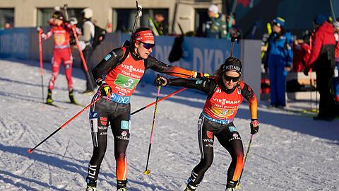 Janina Hettich-Walz aus Deutschland und ihre Teamkollegin Marion Wiesensarter (r) in Aktion.