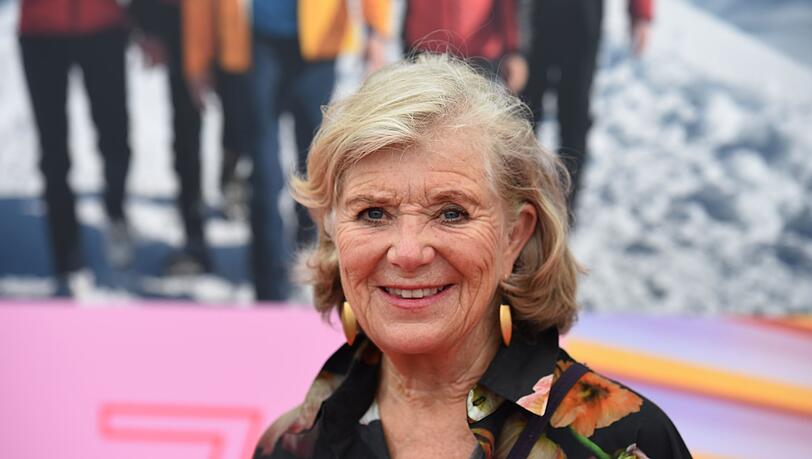 Die Schauspielerin Jutta Speidel zeigt sich bei der Veranstaltung "75 Jahre ndF" die im Rahmen des Filmfest München an der Galopprennbahn Riem stattfindet.