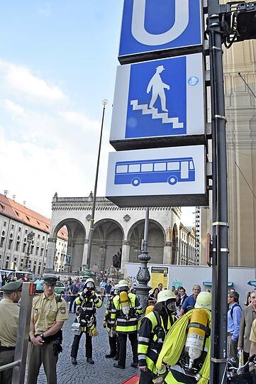 Feuer am U-Bahnhof Odeonsplatz. Die Bilder vom Feuerwehreinsatz am Dienstagabend.