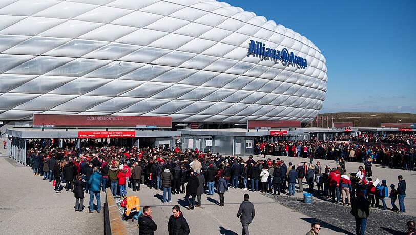 Vor der Allianz Arena wird es in den kommenden Wochen wohl keinen Zuschauerandrang mehr geben. Vor der Allianz Arena wird es in den kommenden Wochen wohl keinen Zuschauerandrang mehr geben.