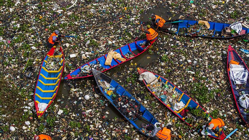 Bilder wie diese zeigen, warum der Citarum oft "dreckigster Fluss der Welt" genannt wird.