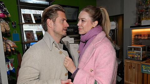 "GZSZ": Philip und Jessica freuen sich &uuml;ber ein gemeinsames Wochenende.