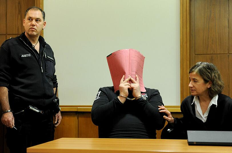 Niels. H wurde wegen zweifachen Mordes verurteilt. Die Polizei prüft derzeit noch 200 weitere Fälle.