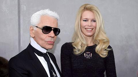 Karl Lagerfeld und Claudia Schiffer bei einer Fashionshow 2008.