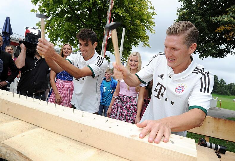 Das neue Wiesn-Trikot des FC Bayern für das Oktoberfest 2013: Die Bilder von der offiziellen Präsentation