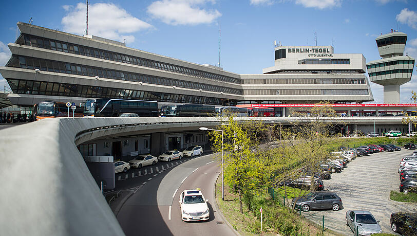 Aus Sicht des Berliner Flughafenchefs Engelbert Lütke-Daldrup wäre ein dauerhafter Weiterbetrieb von Tegel auch wegen hoher Kosten unwirtschaftlich. Aus Sicht des Berliner Flughafenchefs Engelbert Lütke-Daldrup wäre ein dauerhafter Weiterbetrieb von Tegel auch wegen hoher Kosten unwirtschaftlich.