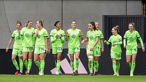 Die Fußballerinnen vom VfL Wolfsburg wollen ins Champions-League-Finale.