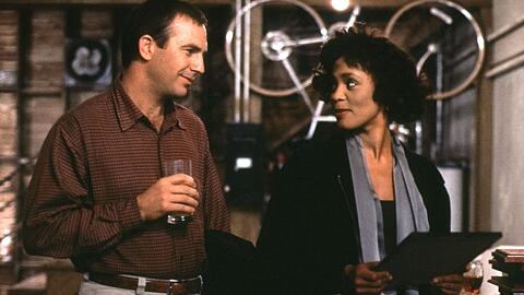 Kevin Costner und Whitney Houston waren 1992 gemeinsam im Filmklassiker "Bodyguard" zu sehen.