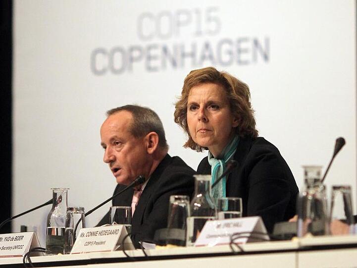 Konferenzpräsidentin Connie Hedegaard (r., daneben UN-Klimachef Yvo de Boer) führt informelle Gespräche mit 48 Umweltministern.