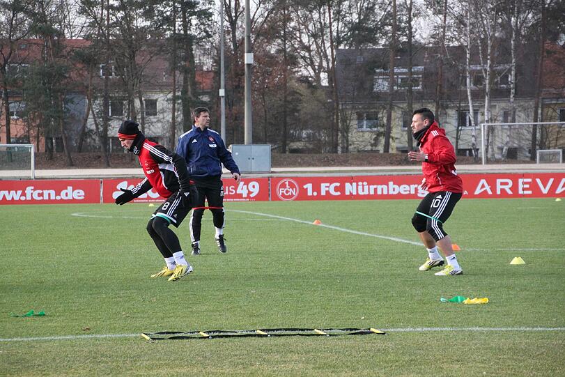 Dehn- und Kraftübungen mit Athletik-Trainer Markus Zidek.